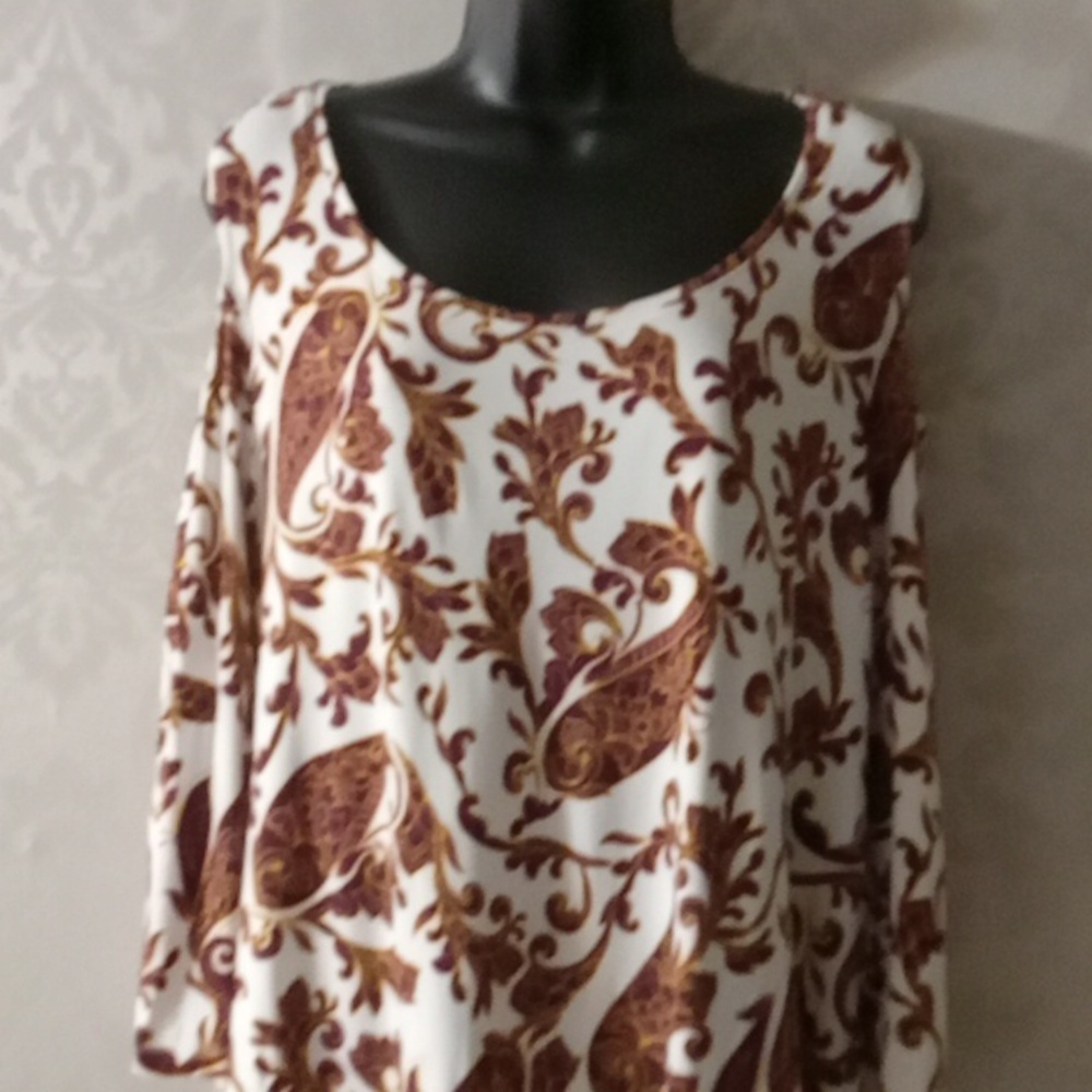 JM Collections cold shoulder top L